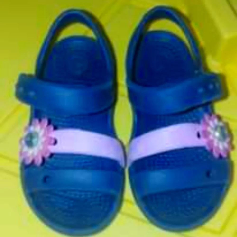COPY - Crocs toddler girl sandal Size 7 - Picture 2 of 2